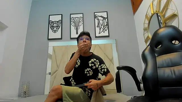 adams_bobby 网络视讯表演