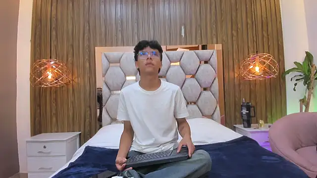 adams_bobby Шоу с уебкамера