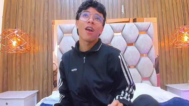 adams_bobby Adlı Modelin Web Kamerası Şovu