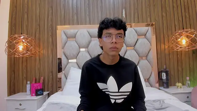 adams_bobby webkamerás műsora