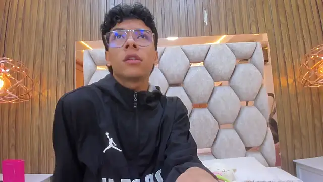 adams_bobby 网络视讯表演