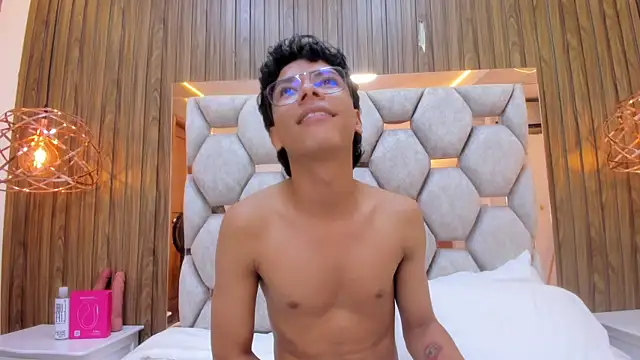 عرض كام adams_bobby