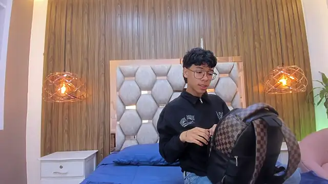 adams_bobby Adlı Modelin Web Kamerası Şovu