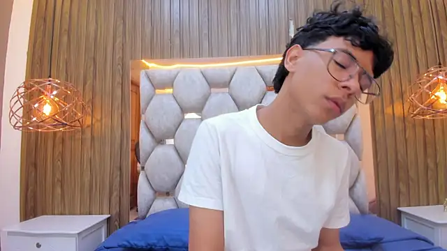 Pertunjukan Kamera Web adams_bobby