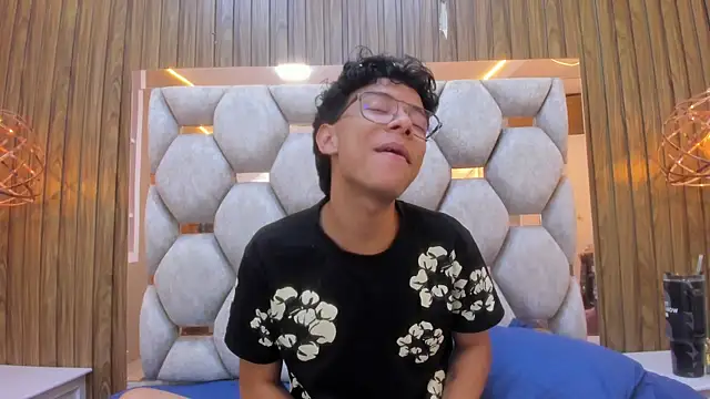 عرض كام adams_bobby