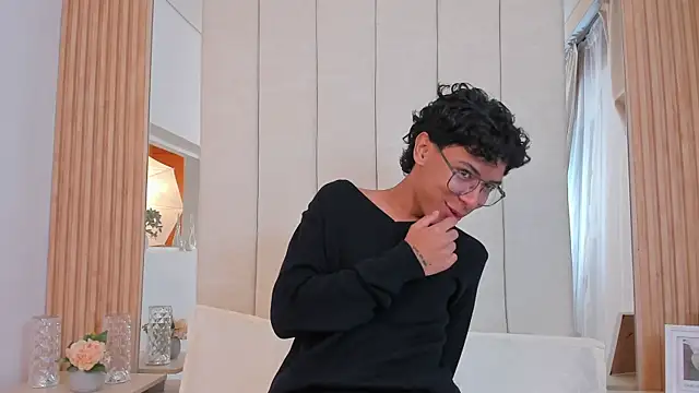 adams_bobby Adlı Modelin Web Kamerası Şovu