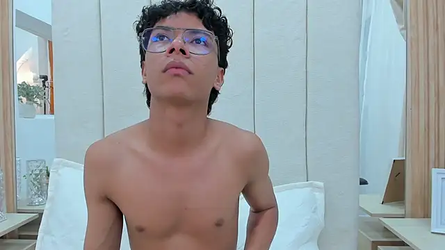 عرض كام adams_bobby