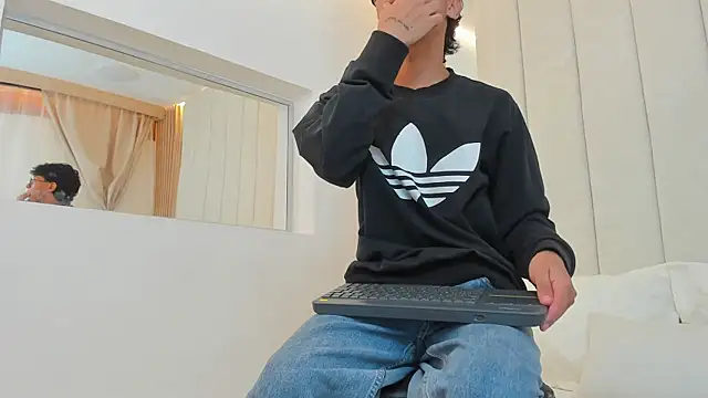 adams_bobby 网络视讯表演