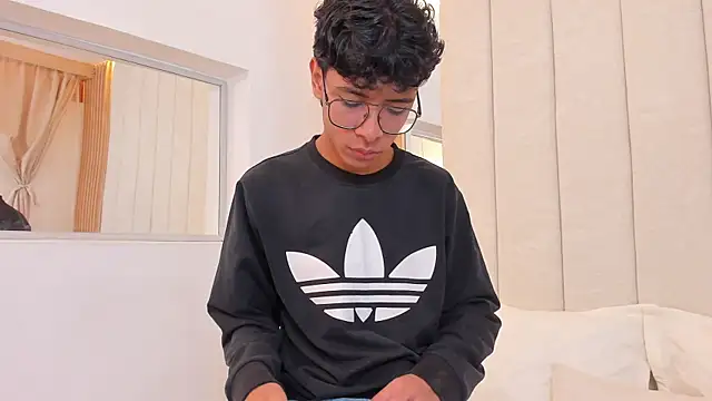 adams_bobby 网络视讯表演