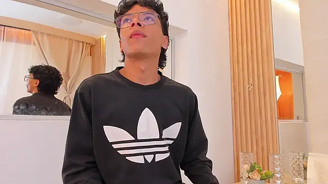 adams_bobby Adlı Modelin Web Kamerası Şovu