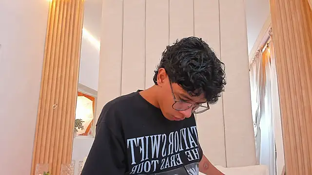 adams_bobby 在線直播表演