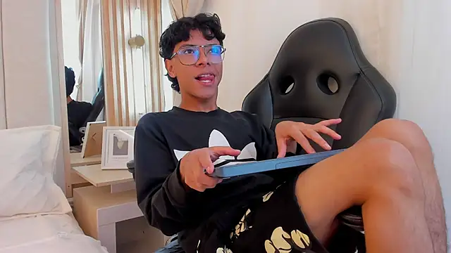 adams_bobby Show Webcam