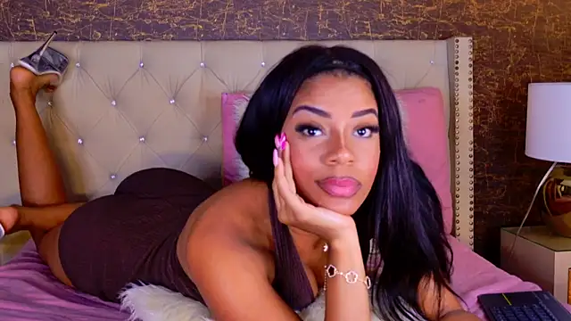 loana_vegas' Webcam Show