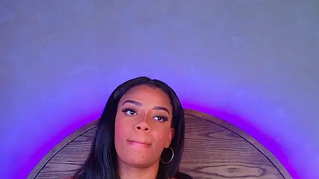 loana_vegas' Webcam Show
