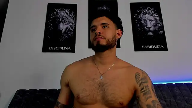 Show modela AUSTINN_TORRES na web-kameri