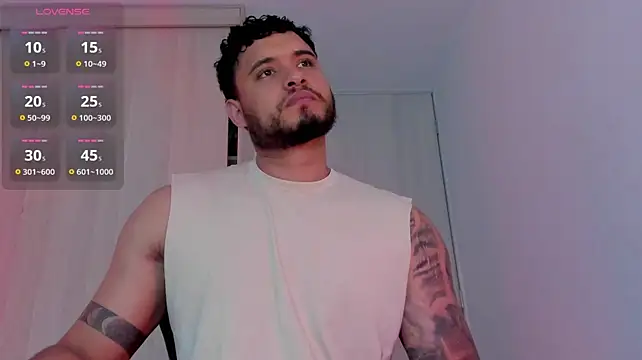 Show modela AUSTINN_TORRES na web-kameri