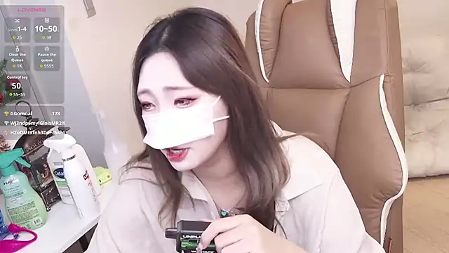 Milk_Sola Show in webcam