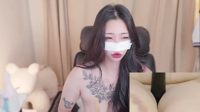 Milk_Sola Show in webcam