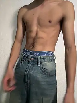 Show modela Delicious_Papi na web-kameri