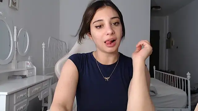 bellefleurrr: διαδικτυακό σόου στην κάμερα