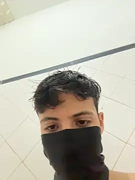 The_moroccan_monster: διαδικτυακό σόου στην κάμερα