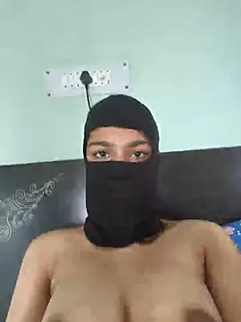 Show modela MalluSis na web-kameri