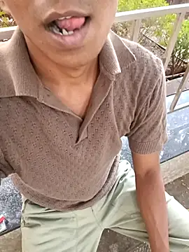 Blackdick_007: διαδικτυακό σόου στην κάμερα