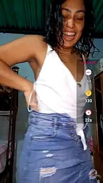 צ'אט XXX בשידור חי של Putaalexa