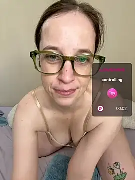 CreamedKitten webkamerás műsora