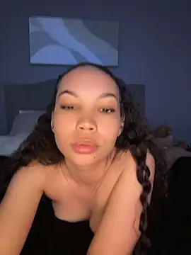 nikkiloveee's Webcam Show