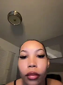 nikkiloveee's Webcam Show
