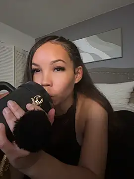 nikkiloveee's Webcam Show
