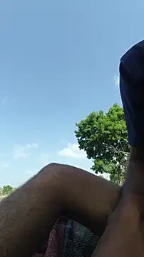 Risky_men: διαδικτυακό σόου στην κάμερα