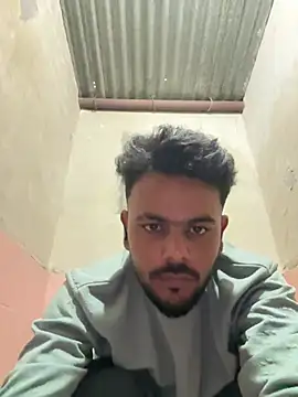Risky_men: διαδικτυακό σόου στην κάμερα