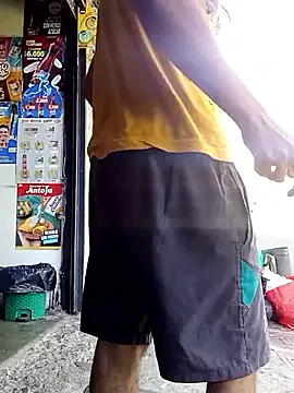 SkinniYamo Webcamshow