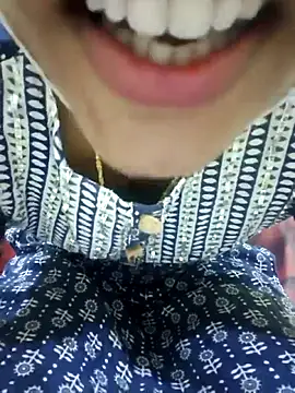 Cuteteluguammmaie 现场XXX聊天