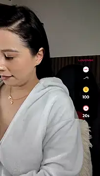 Emma_Hotkiss' Live XXX Chat
