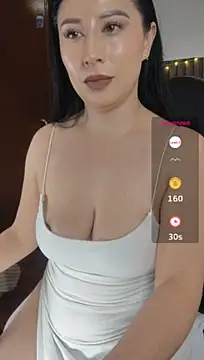 Emma_Hotkiss Show in webcam