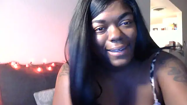 Chatroom XXX en direct de BIGBOOTIBAMBI