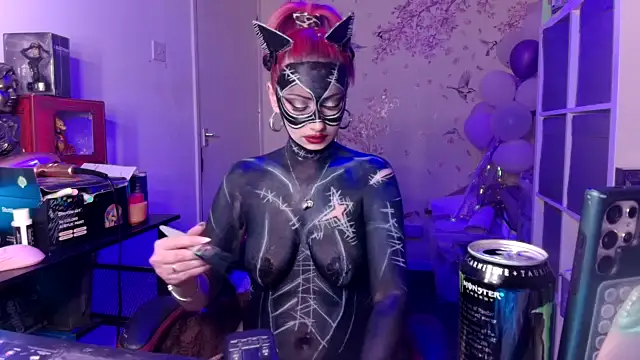 DaniDoodles420: διαδικτυακό σόου στην κάμερα