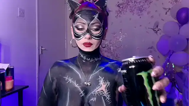 DaniDoodles420: διαδικτυακό σόου στην κάμερα