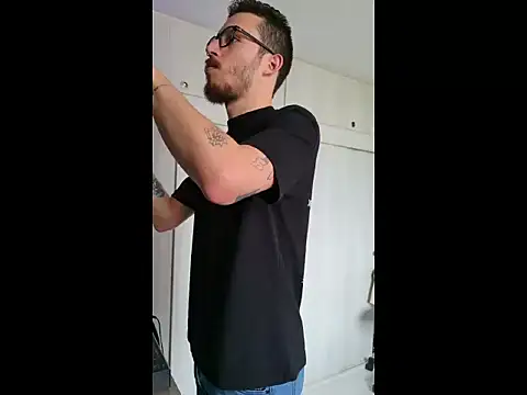 Show modela J-Moo na web-kameri