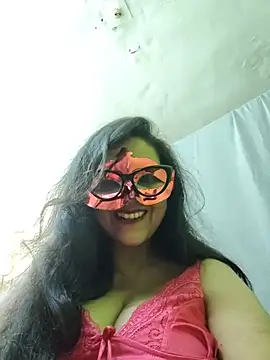 Show de LOVE__RANI na webcam