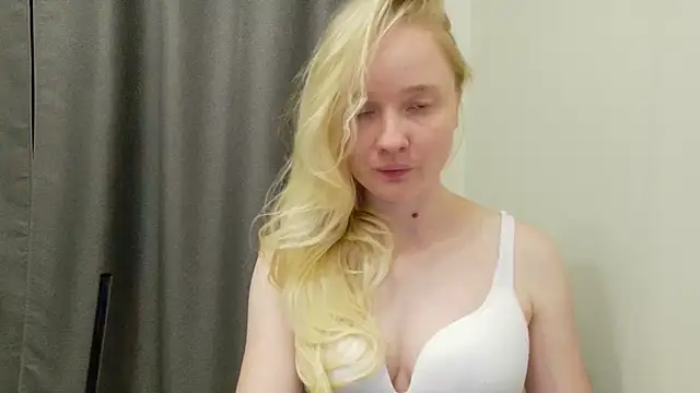 Shawty_Mia Adlı Modelin Web Kamerası Şovu
