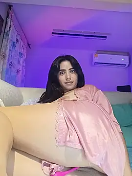 Sara-215 Adlı Modelin Canlı XXX Sohbeti