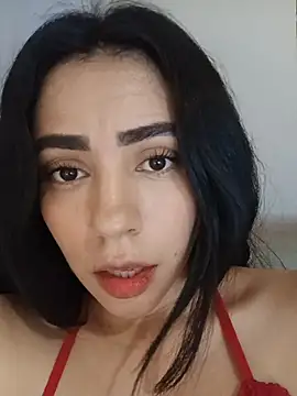 Sara-215 Adlı Modelin Canlı XXX Sohbeti