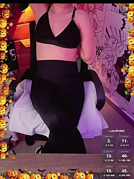 milena_kiitty: διαδικτυακό σόου στην κάμερα