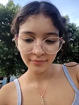 Soymaia: διαδικτυακό σόου στην κάμερα