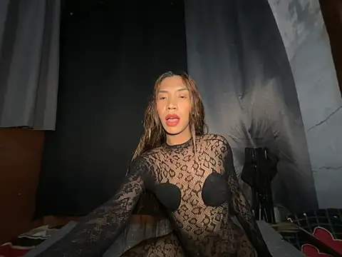 kittyhugecock Show in webcam