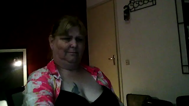 Sylviastar46 élő XXX-chatje